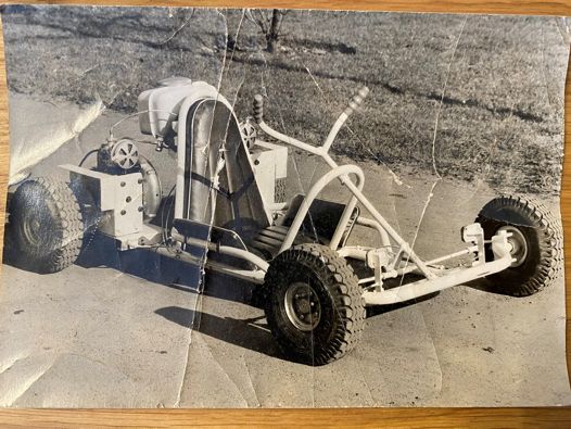 Aus der Anfangszeit circa 1960 noch mit teilweise aus heutiger Sicht skurrilen Lösungen wie dem Lenker